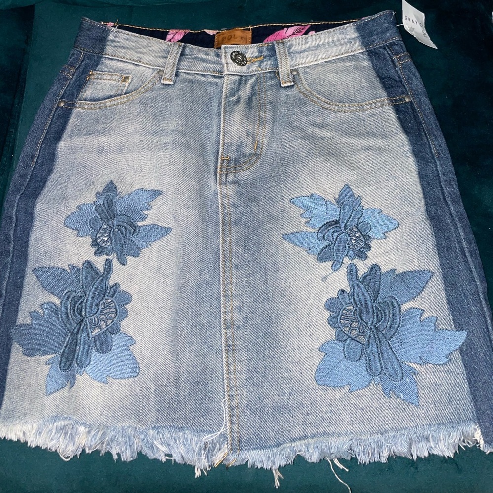 cute embroidered denim skirt NWT